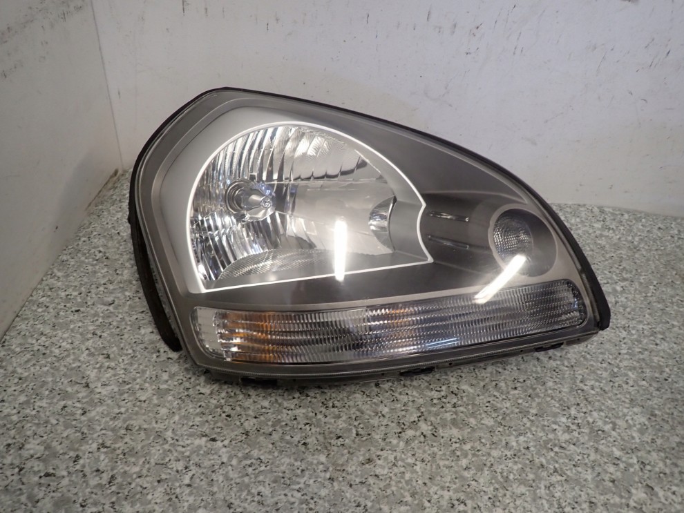 HYUNDAI TUCSON 04-10 REFLEKTOR PRZEDNI PRAWY LAMPA PRZÓD 2/10