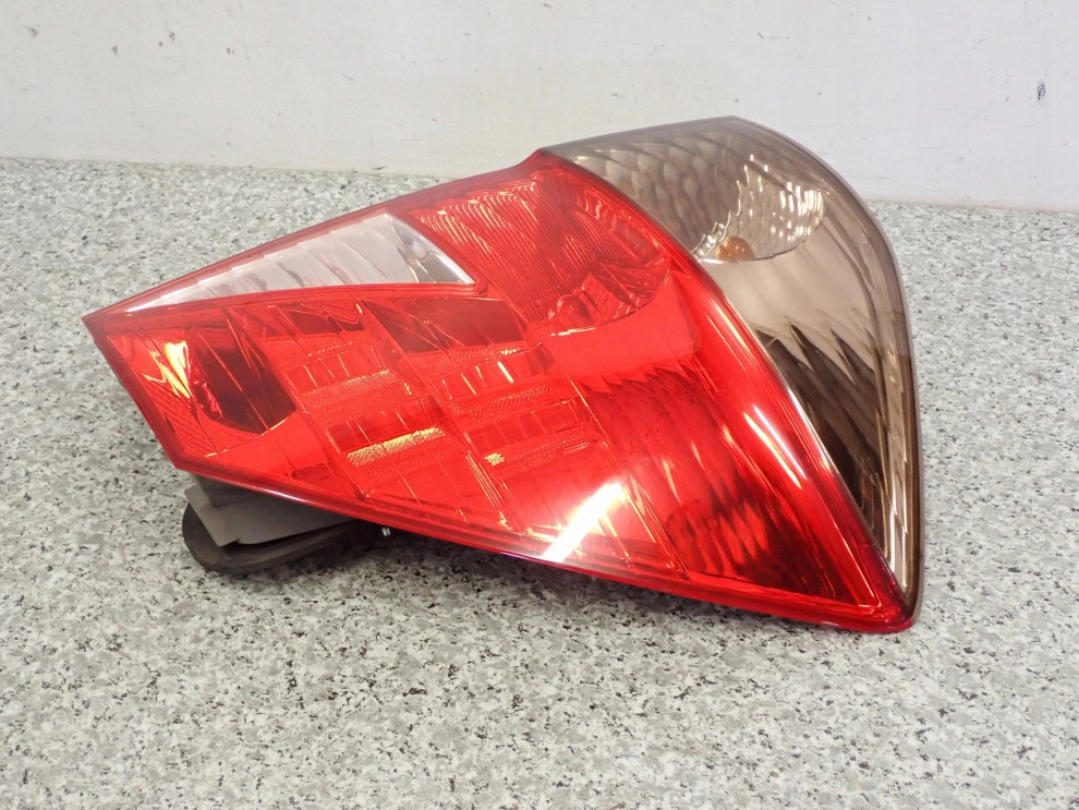 HONDA FR-V FRV LAMPA TYLNA PRAWA PRZYCIEMNIONA 4/8