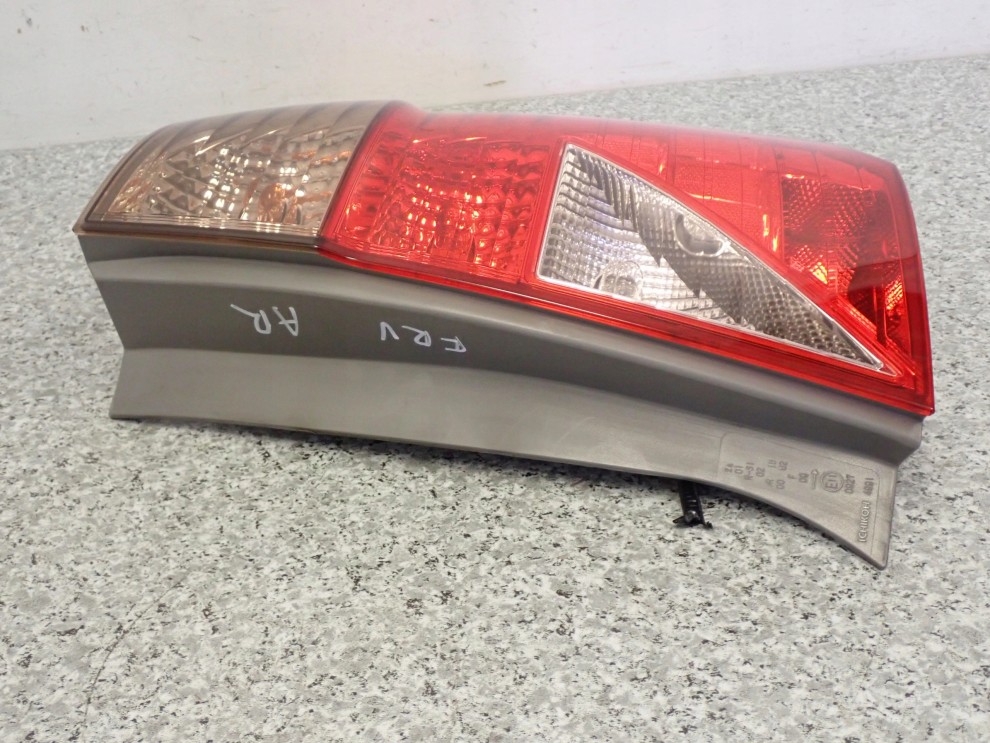 HONDA FR-V FRV LAMPA TYLNA PRAWA PRZYCIEMNIONA 6/8