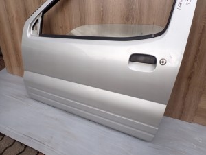 SUZUKI IGNIS 3d 00-03 DRZWI LEWE Z2S 3/10 MINIATURA