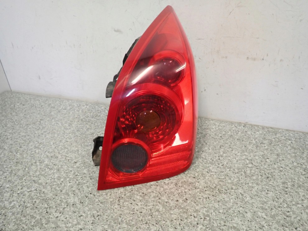 NISSAN PRIMERA 02-07 P12 HB 5D LAMPA TYLNA PRAWA 2/13