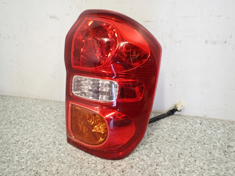 TOYOTA RAV4 RAV 4 II 03-05 LAMPA TYLNA PRAWA 3/7