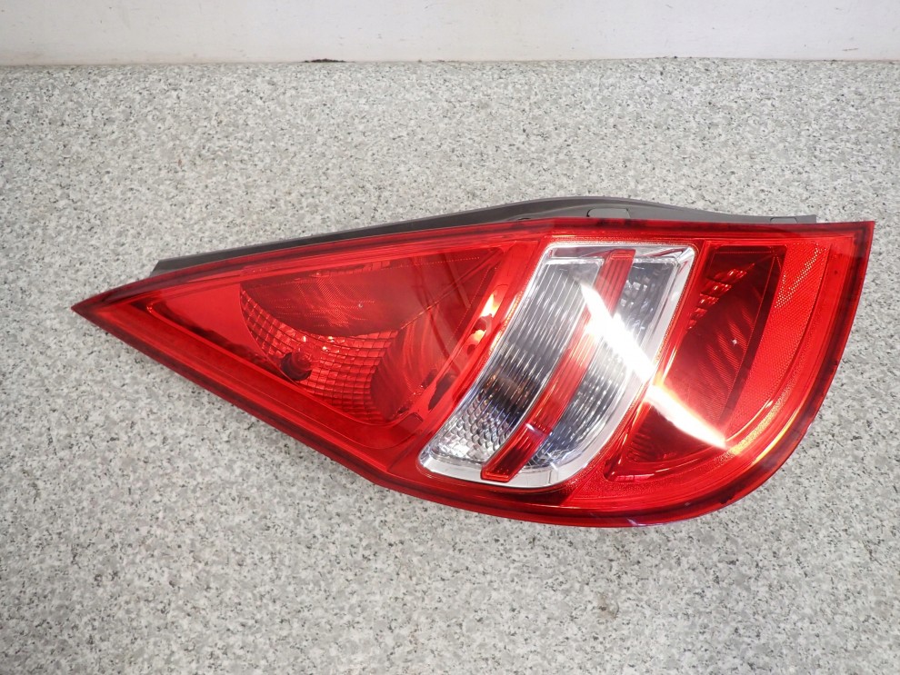 HYUNDAI i30 07-11 HB LAMPA TYLNA LEWA 3/6