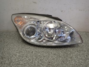 HYUNDAI i30 07-11 LAMPA PRZEDNIA PRAWA REFLEKTOR EUROPA