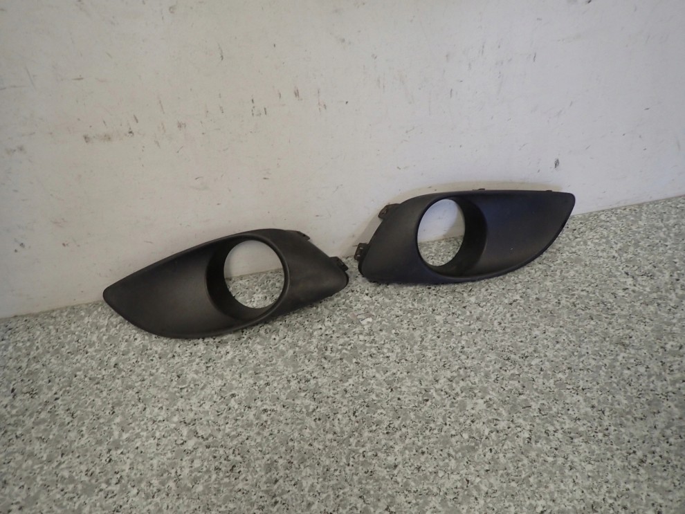 SUZUKI ALTO 09-14 RAMKA HALOGENU LEWEGO KRATKA ZAŚLEPKA 1/4