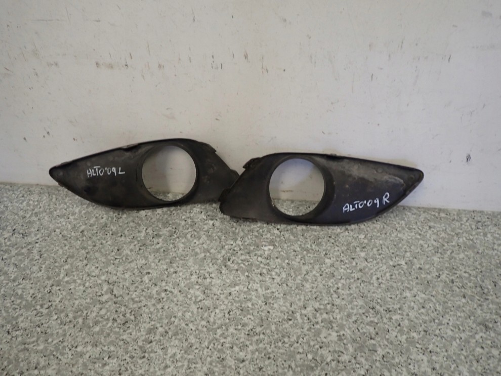 SUZUKI ALTO 09-14 RAMKA HALOGENU LEWEGO KRATKA ZAŚLEPKA 3/4