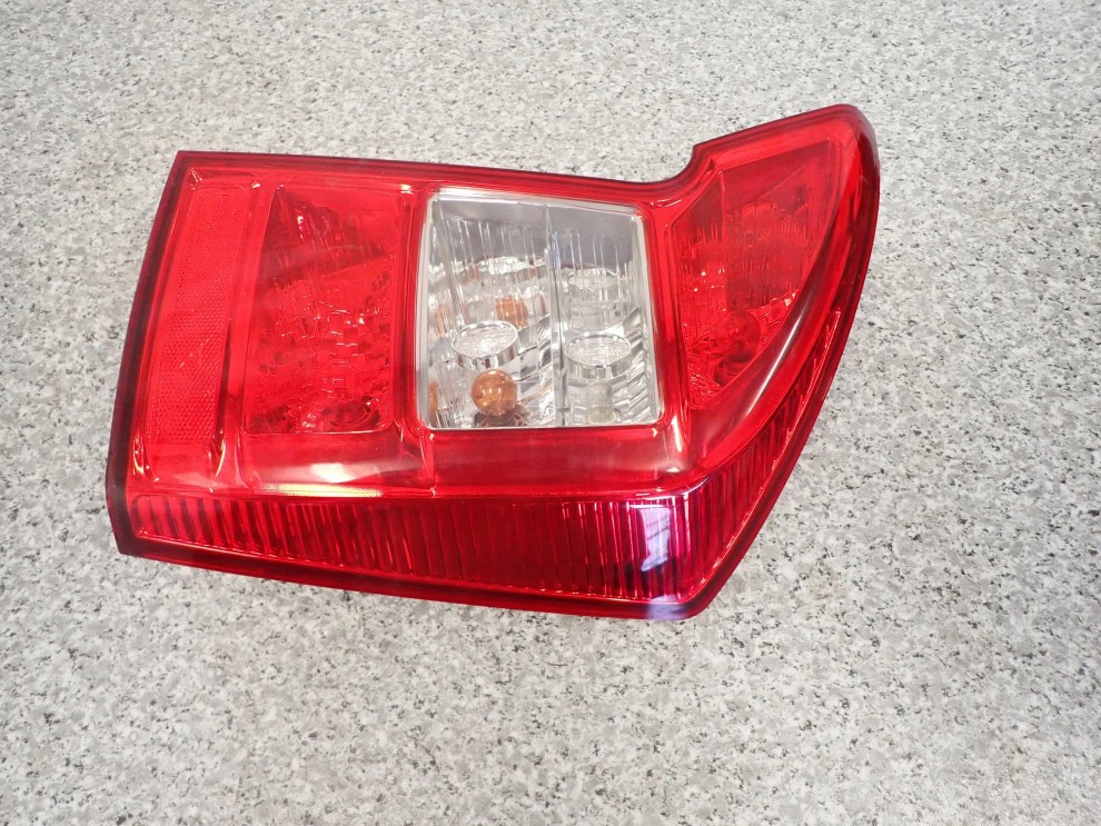 KIA CARENS III 06- LAMPA TYLNA PRAWA EUROPA 8/8