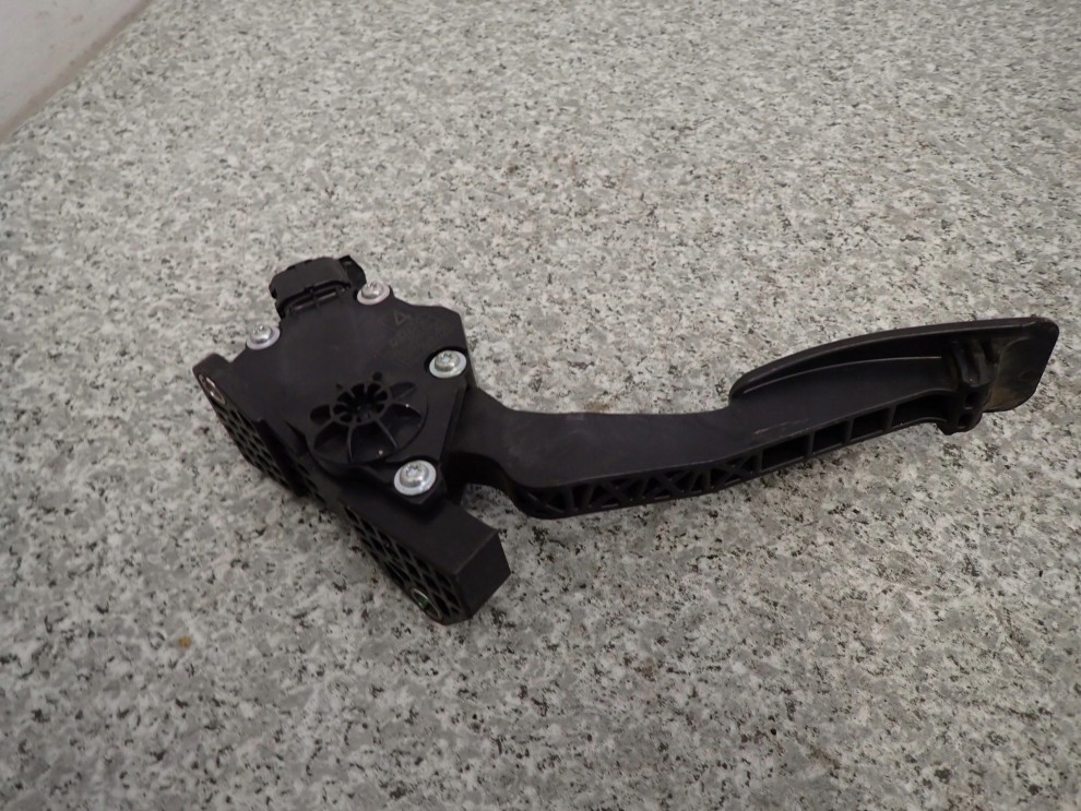 SUBARU FORESTER III 2.0D 09- PEDAŁ POTENCJOMETR GAZU 3/5