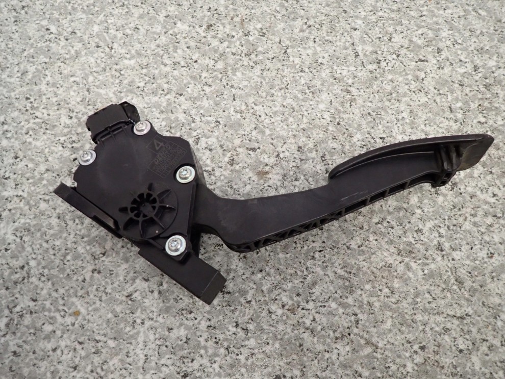 SUBARU FORESTER III 2.0D 09- PEDAŁ POTENCJOMETR GAZU 4/5