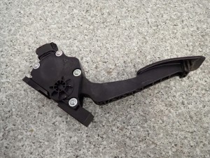 SUBARU FORESTER III 2.0D 09- PEDAŁ POTENCJOMETR GAZU 4/5 MINIATURA