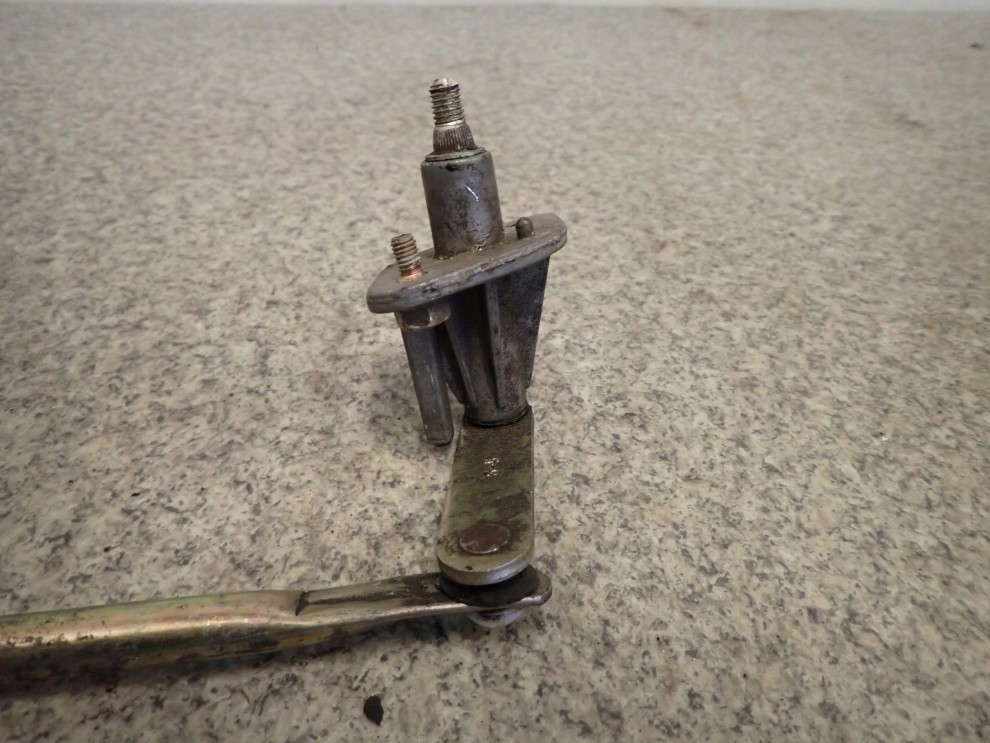 KIA SHUMA I 97-01 MECHANIZM WYCIERACZEK 2/5