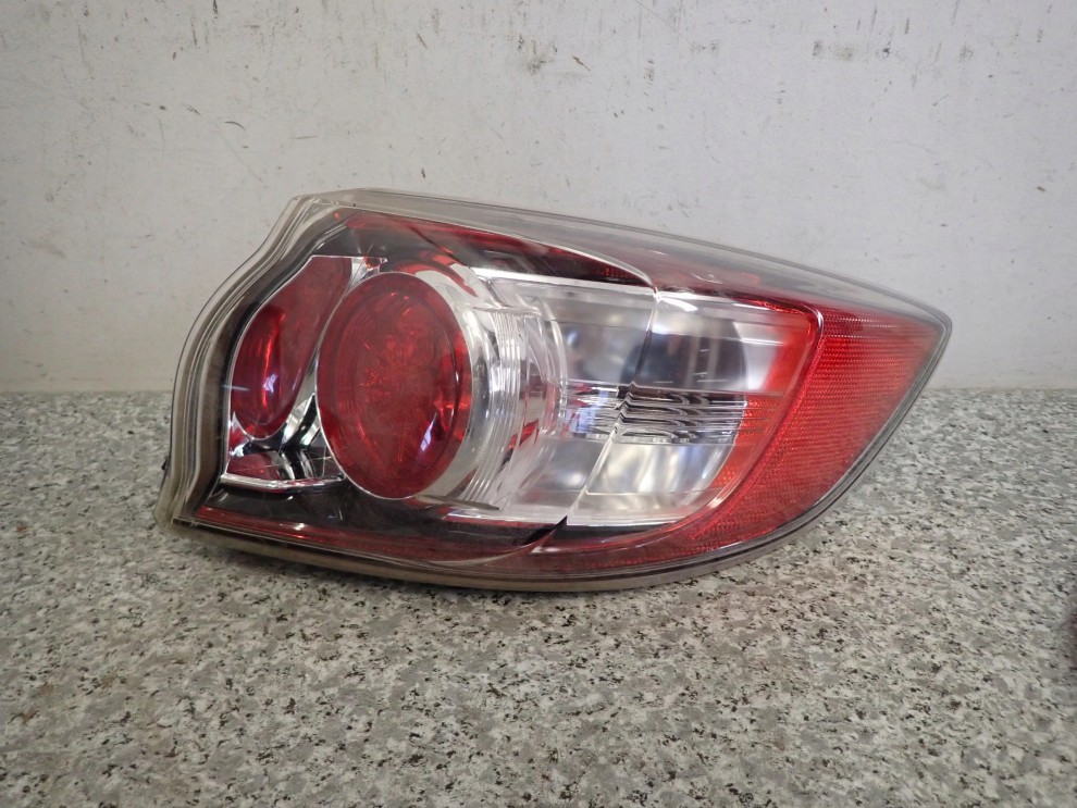 MAZDA 3 BL 5d 09-11 LAMPA TYLNA PRAWA ZEWNĘTRZNA 2/8