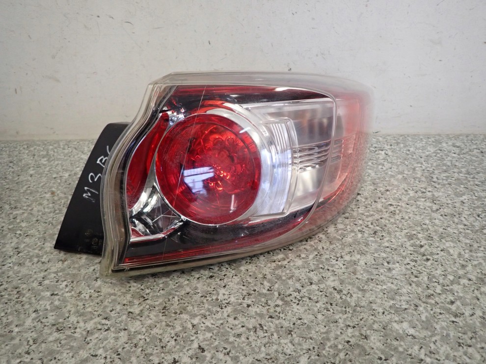 MAZDA 3 BL 5d 09-11 LAMPA TYLNA PRAWA ZEWNĘTRZNA 3/8