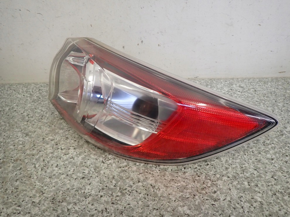 MAZDA 3 BL 5d 09-11 LAMPA TYLNA PRAWA ZEWNĘTRZNA 5/8