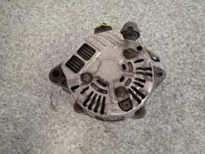 TOYOTA YARIS 99-05 1.3i JAPONIA ALTERNATOR 3/6 MINIATURA