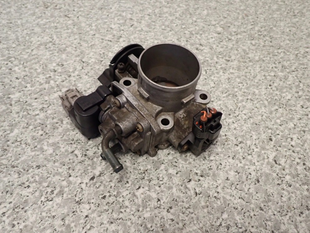 SUZUKI LIANA 1.3 01-07 PRZEPUSTNICA POWIETRZA 2/7