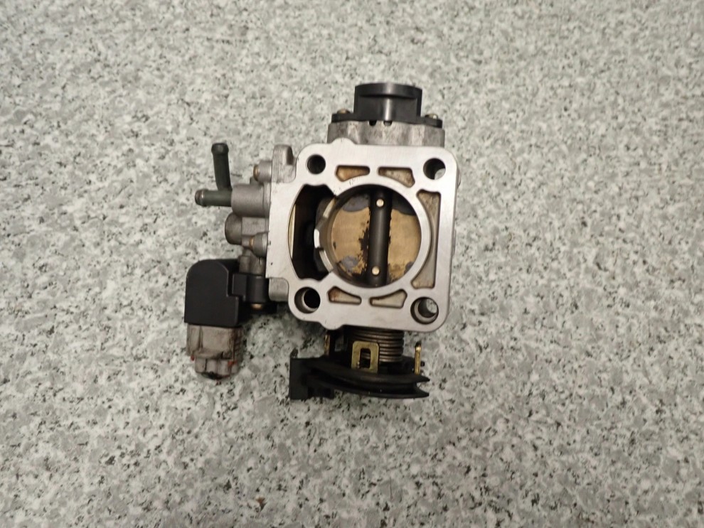 SUZUKI LIANA 1.3 01-07 PRZEPUSTNICA POWIETRZA 6/7