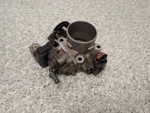 SUZUKI LIANA 1.3 01-07 PRZEPUSTNICA POWIETRZA 2/7 MINIATURA