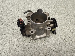 SUZUKI LIANA 1.3 01-07 PRZEPUSTNICA POWIETRZA 3/7 MINIATURA