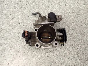 SUZUKI LIANA 1.3 01-07 PRZEPUSTNICA POWIETRZA 4/7 MINIATURA