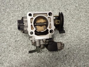 SUZUKI LIANA 1.3 01-07 PRZEPUSTNICA POWIETRZA 5/7 MINIATURA