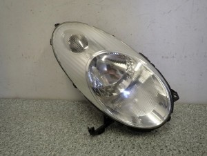 NISSAN MICRA K12 03-07 REFLEKTOR PRAWY LAMPA PRZÓD