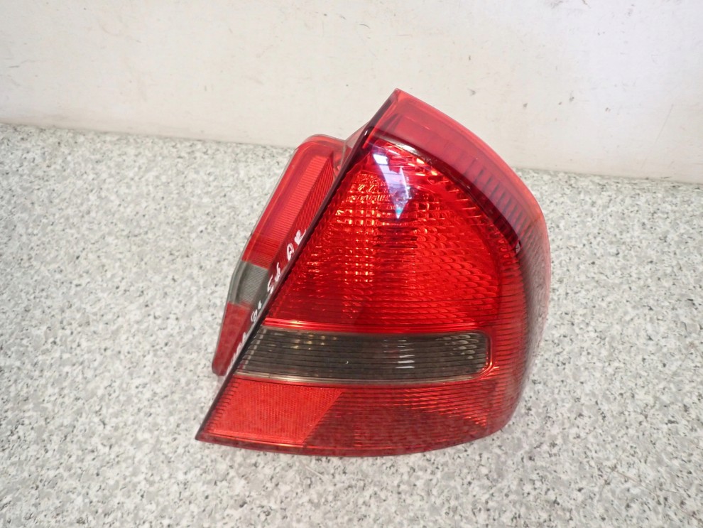 MITSUBISHI CARISMA 5D 99-05 LAMPA TYLNA PRAWA 3/5