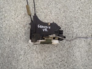 MITSUBISHI GRANDIS 03-11 ZAMEK DRZWI PRZEDNI LEWY 2/6 MINIATURA
