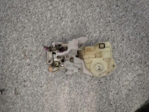 HONDA JAZZ II 02- ZAMEK DRZWI TYLNYCH PRAWYCH 4/5 MINIATURA