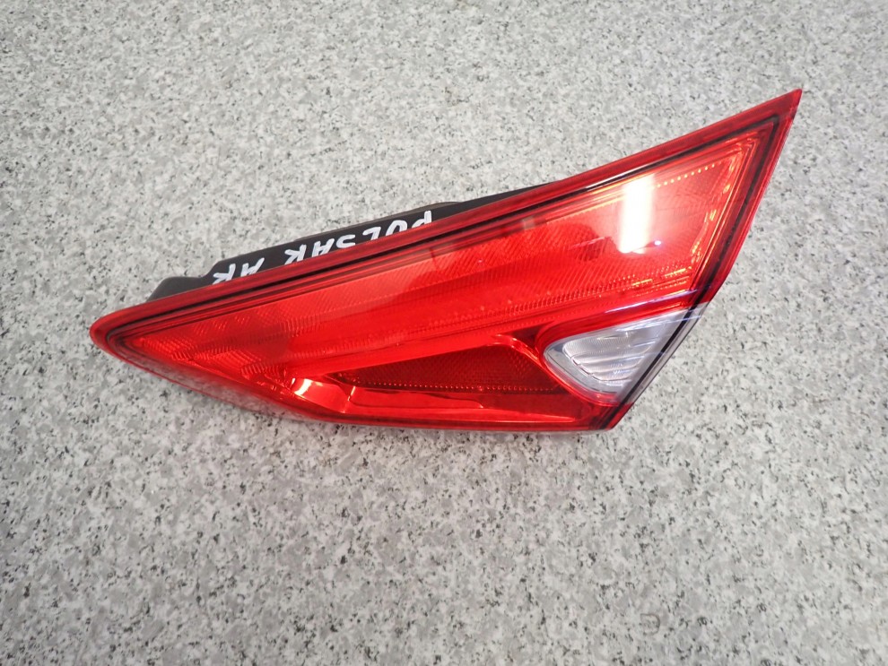 NISSAN PULSAR 14-18 LAMPA TYLNA PRAWA WEWNĘTRZNA 2/4