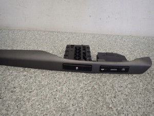 TOYOTA AVENSIS T25 LISTWA DESKI ROZDZIELCZEJ 6/10 MINIATURA