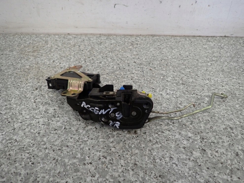 HYUNDAI ACCENT 00-05 5d ZAMEK DRZWI PRZEDNI PRAWY 1/4
