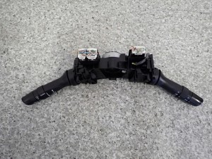 TOYOTA IQ 08- PRZEŁĄCZNIK ZESPOLONY ŚWIATEŁ WYCIERACZEK 6/6 MINIATURA