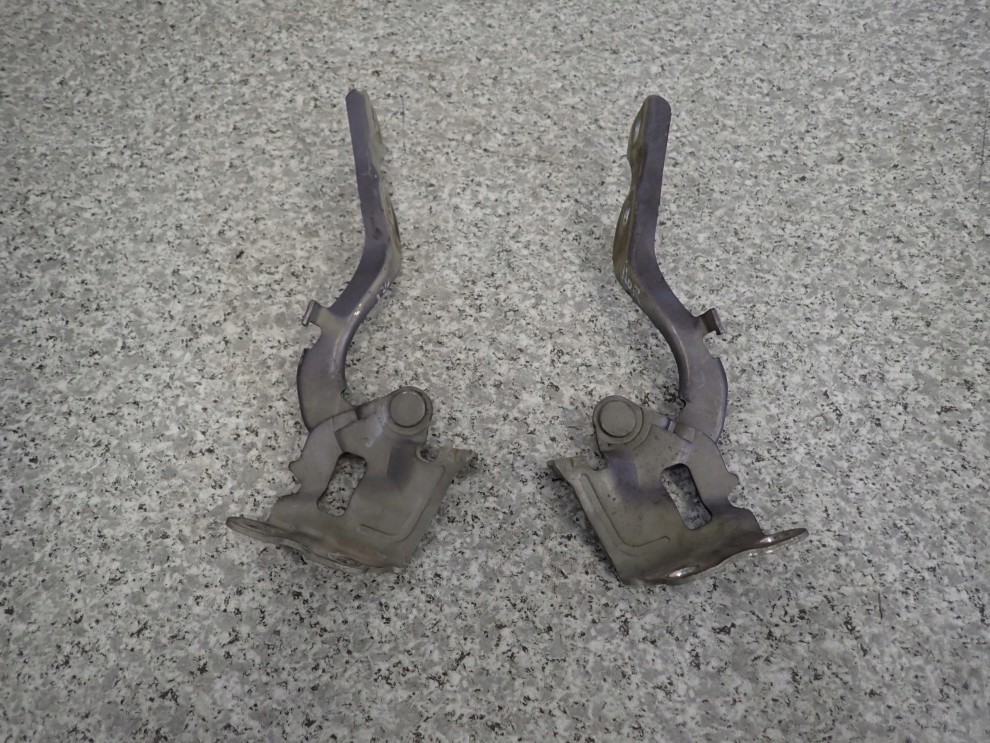 HYUNDAI i20 08-12 ZAWIAS MASKI LEWY LUB PRAWY 1/3