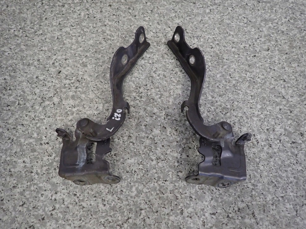 HYUNDAI i20 08-12 ZAWIAS MASKI LEWY LUB PRAWY 2/3