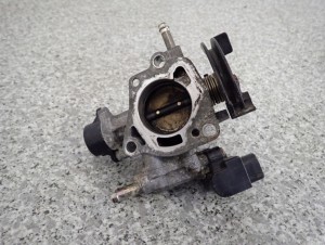 TOYOTA YARIS I JP 1.3 99-05 PRZEPUSTNICA POWIETRZA 5/5 MINIATURA