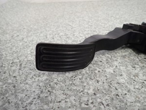 NISSAN MICRA K13 10-13 POTENCJOMETR PEDAŁ GAZU 3/6 MINIATURA