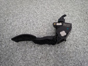 NISSAN MICRA K13 10-13 POTENCJOMETR PEDAŁ GAZU 4/6 MINIATURA