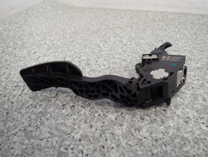 NISSAN MICRA K13 10-13 POTENCJOMETR PEDAŁ GAZU 5/6 MINIATURA