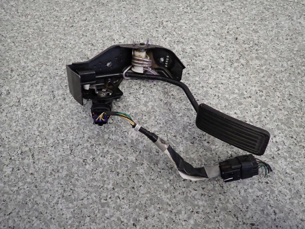 TOYOTA COROLLA VERSO 04- POTENCJOMETR PEDAŁ GAZU 2/8