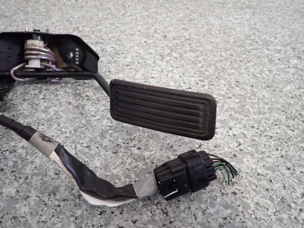 TOYOTA COROLLA VERSO 04- POTENCJOMETR PEDAŁ GAZU 3/8