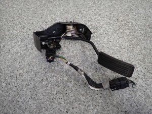 TOYOTA COROLLA VERSO 04- POTENCJOMETR PEDAŁ GAZU 2/8 MINIATURA