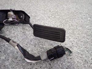 TOYOTA COROLLA VERSO 04- POTENCJOMETR PEDAŁ GAZU 3/8 MINIATURA