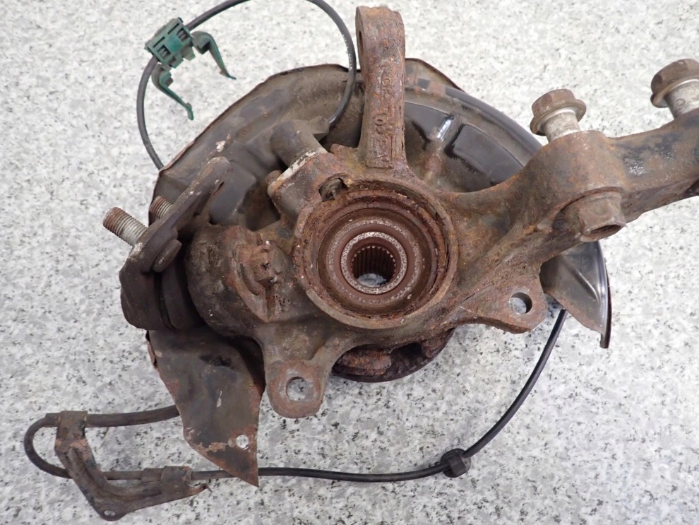 TOYOTA AVENSIS T22 97-02 ZWROTNICA PRZEDNIA LEWA 4/6