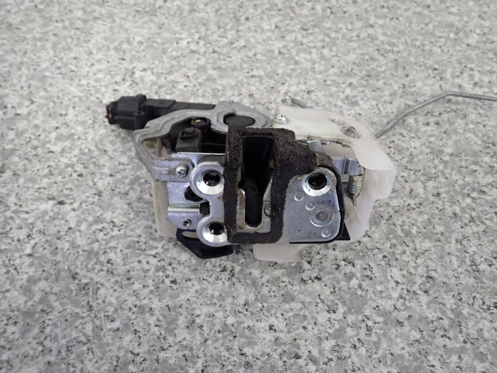 KIA PICANTO 04-11 ZAMEK PRZEDNI PRAWY 3/4