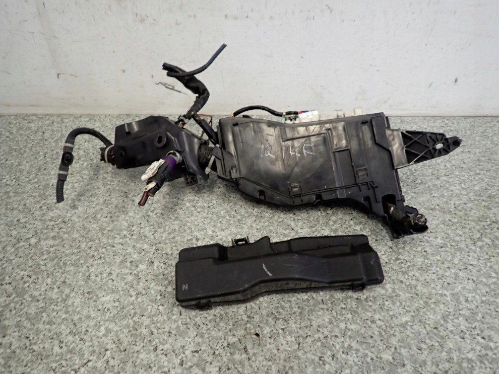TOYOTA IQ 08-12 1KR PUSZKA BEZPIECZNIKÓW 3/5