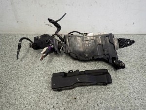 TOYOTA IQ 08-12 1KR PUSZKA BEZPIECZNIKÓW 3/5 MINIATURA