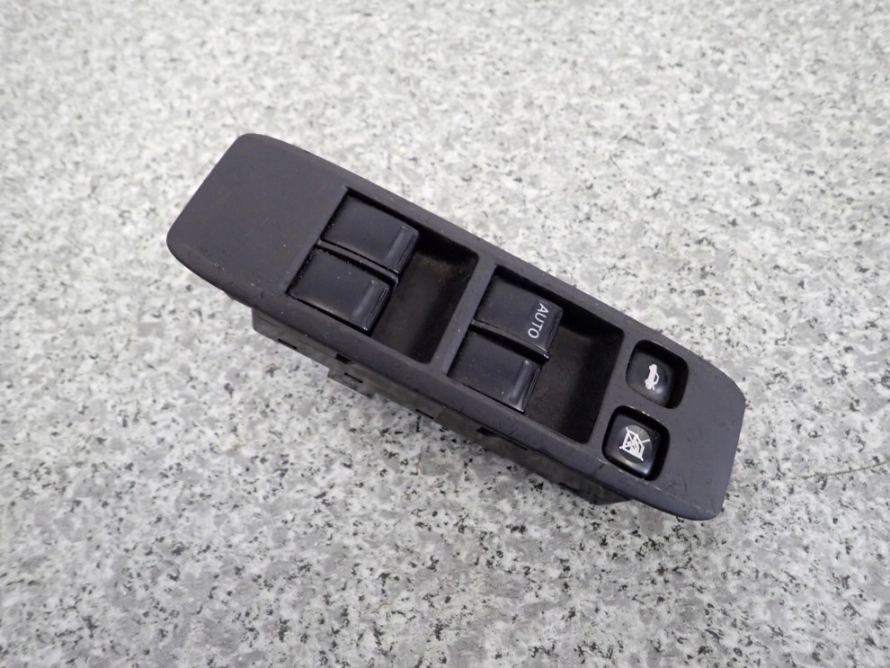 NISSAN PRIMERA P12 03- PANEL SZYB PRZEDNI LEWY 1/5