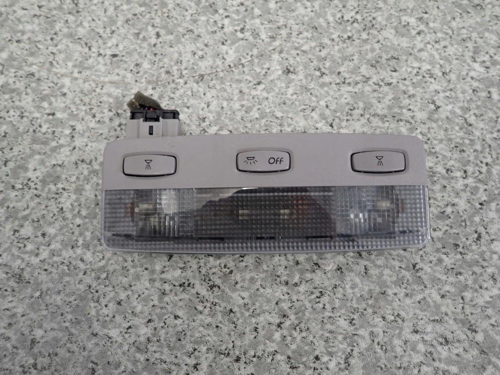 NISSAN PRIMERA P12 03- LAMPKA OŚWIETLENIA KABINY PRZÓD 1/4