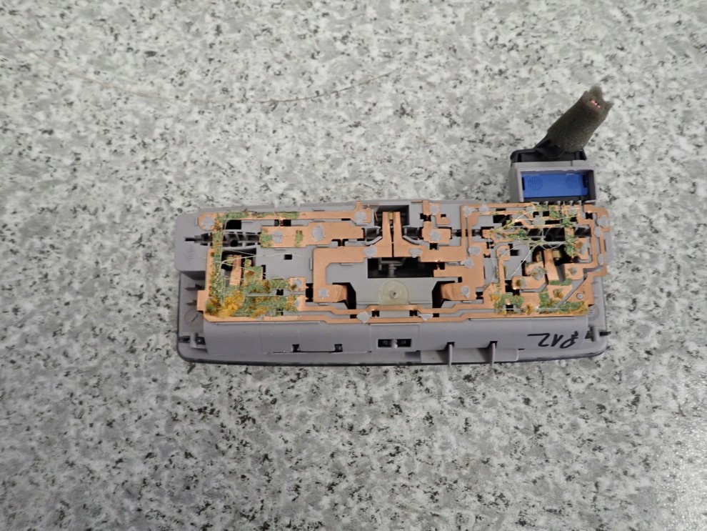 NISSAN PRIMERA P12 03- LAMPKA OŚWIETLENIA KABINY PRZÓD 4/4